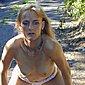 Blonde Ehefrau (37) - Privat nackt im Freien fotografiert