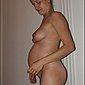 Schwangere Frau privat nackt