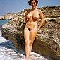 Nackt am Strand - Sehr intime Urlaubsbilder einer reifen Frau